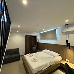 Delfinia Luxury