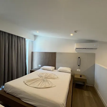 Delfinia Luxury Κολύμπια