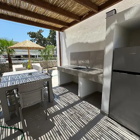 Delfinia Luxury Κολύμπια